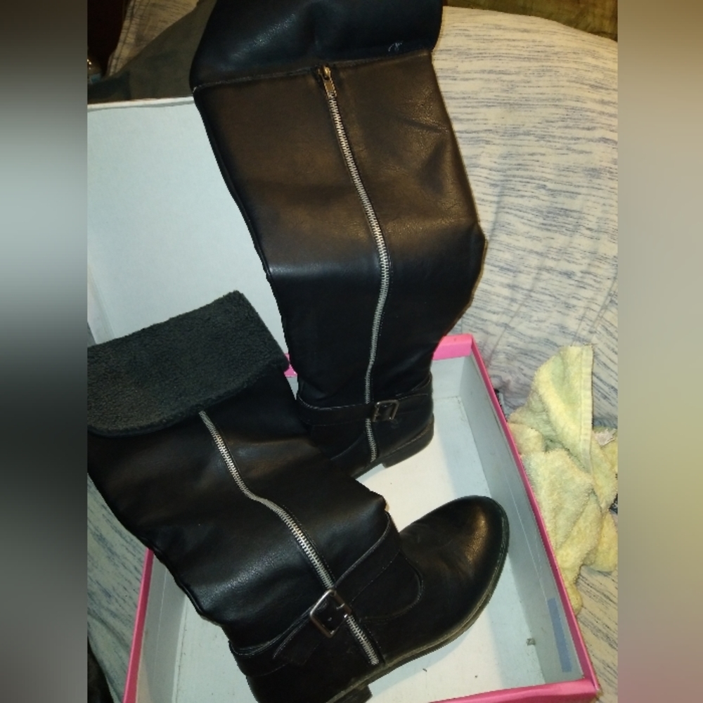 Womens black boots